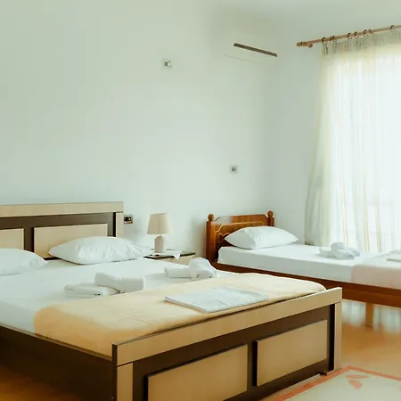 Shtino بيت ضيافة Gjirokastër