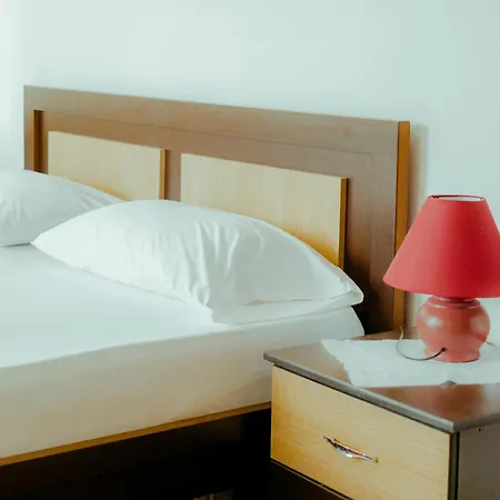 Shtino بيت ضيافة Gjirokastër