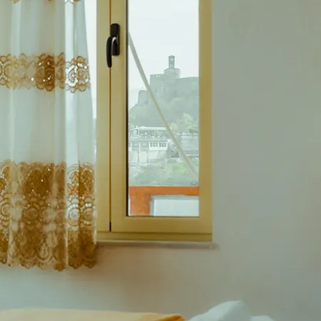 بيت ضيافة Shtino Gjirokastër