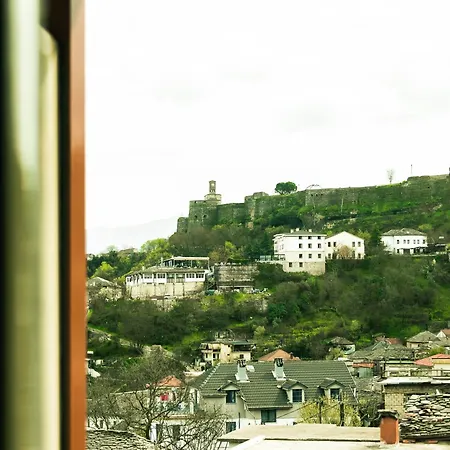 Shtino بيت ضيافة Gjirokastër